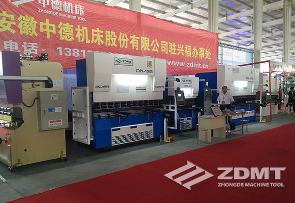 中德折弯机剪板机表态2016第四届中国厨都旅店用品博览会3