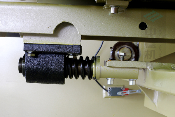 ZDG-640后挡料缓冲装配,能有用坚持后挡料横梁平行度.jpg ZDG-640后挡料缓冲装配,能有用坚持后挡料横梁平行度.jpg